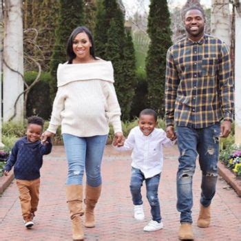 TORREY SMITH’S FAMILY HOLIDAY PHOTO SHOOT WILL 